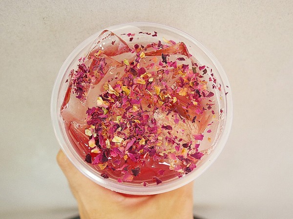 十二韻茶飲Tea Melody:十二韻茶飲Tea Melody-台中連鎖飲料店 產品選項眾多 季節性飲品好喝又吸睛 喝好茶、拍美照兩個願望一次滿足