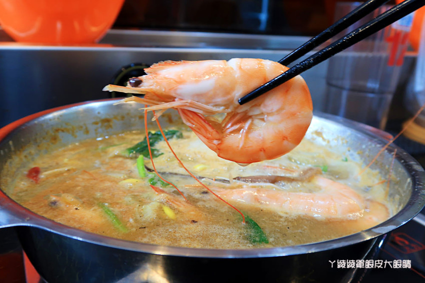 新竹平價火鍋｜新開幕的筷樂點旋轉小火鍋，一鍋70元起，喜歡吃什麼自己配