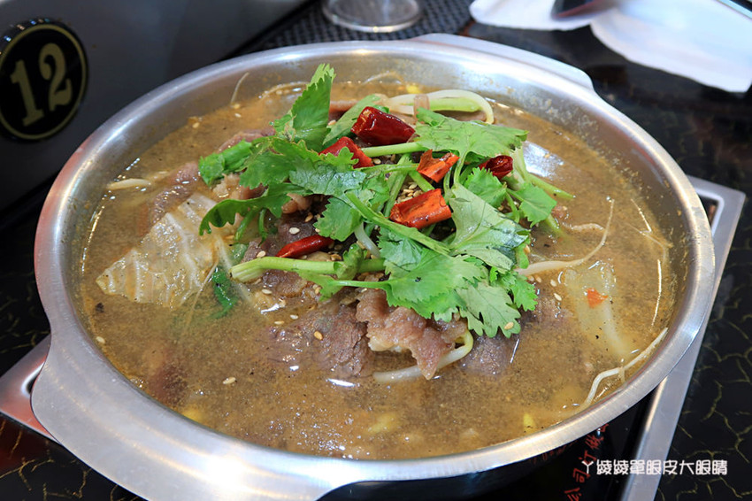 新竹平價火鍋｜新開幕的筷樂點旋轉小火鍋，一鍋70元起，喜歡吃什麼自己配