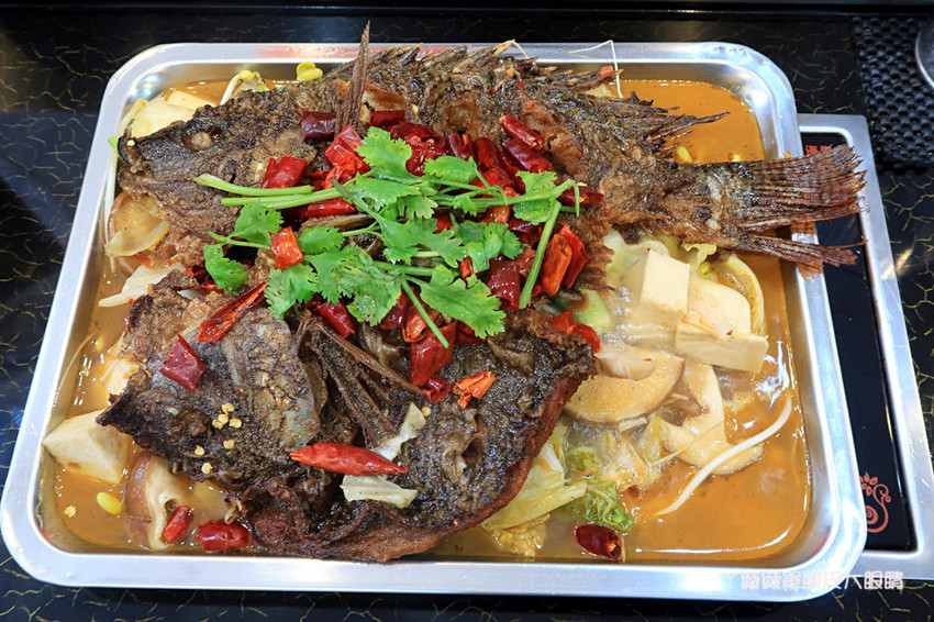 新竹平價火鍋｜新開幕的筷樂點旋轉小火鍋，一鍋70元起，喜歡吃什麼自己配