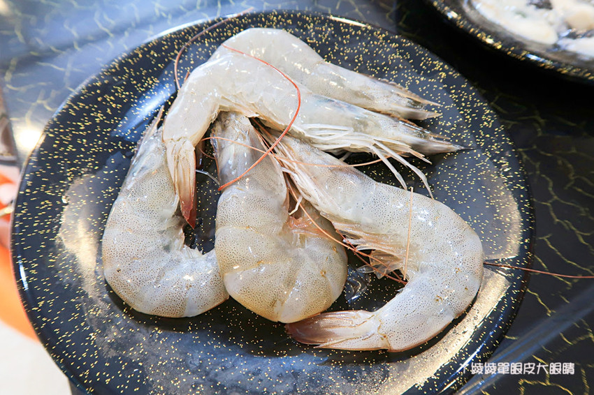 新竹平價火鍋｜新開幕的筷樂點旋轉小火鍋，一鍋70元起，喜歡吃什麼自己配