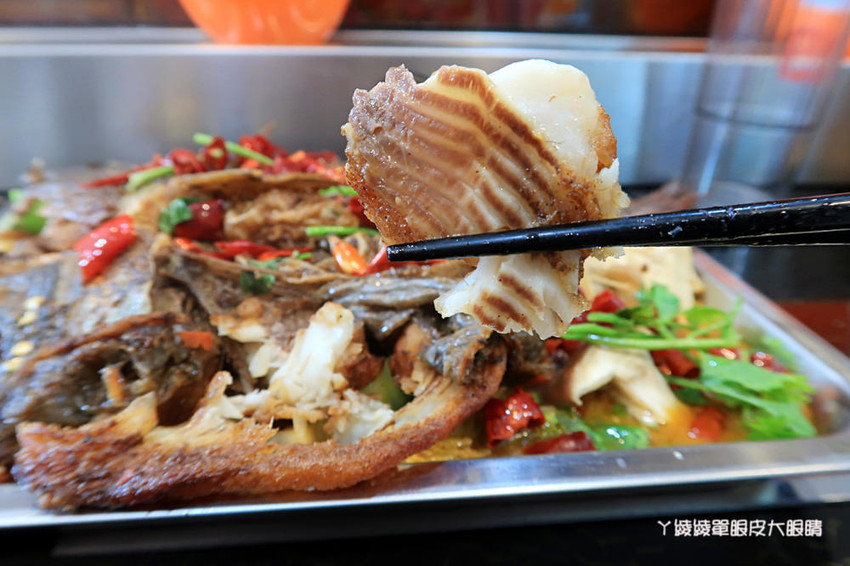 新竹平價火鍋｜新開幕的筷樂點旋轉小火鍋，一鍋70元起，喜歡吃什麼自己配