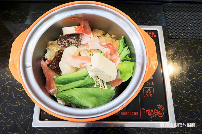 新竹平價火鍋｜新開幕的筷樂點旋轉小火鍋，一鍋70元起，喜歡吃什麼自己配
