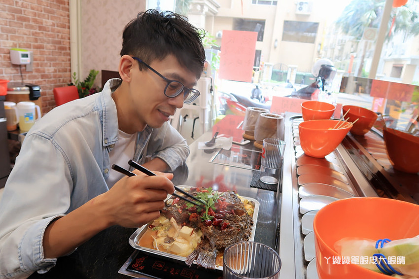 新竹平價火鍋｜新開幕的筷樂點旋轉小火鍋，一鍋70元起，喜歡吃什麼自己配