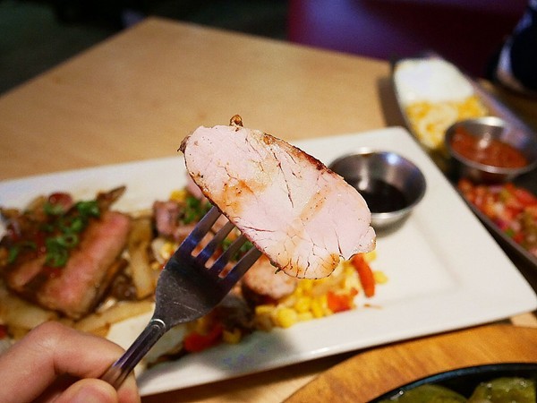 Chili's Grill & Bar 美式休閒餐廳 (大直店):Chili's Grill & Bar 美式休閒餐廳 / 大直店-台北中山區美式餐廳 適合家人、朋友聚餐的好地方 餐點選擇多 一塊分食最有趣 (愛評體驗券)