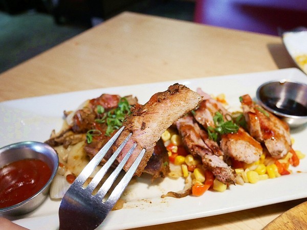 Chili's Grill & Bar 美式休閒餐廳 (大直店):Chili's Grill & Bar 美式休閒餐廳 / 大直店-台北中山區美式餐廳 適合家人、朋友聚餐的好地方 餐點選擇多 一塊分食最有趣 (愛評體驗券)