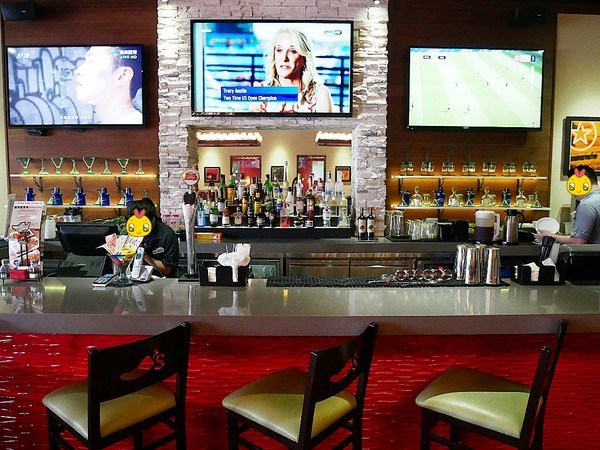 Chili's Grill & Bar 美式休閒餐廳 (大直店):Chili's Grill & Bar 美式休閒餐廳 / 大直店-台北中山區美式餐廳 適合家人、朋友聚餐的好地方 餐點選擇多 一塊分食最有趣 (愛評體驗券)