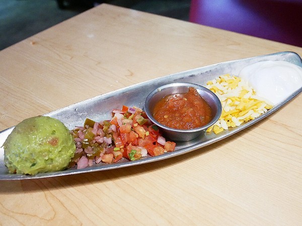 Chili's Grill & Bar 美式休閒餐廳 (大直店):Chili's Grill & Bar 美式休閒餐廳 / 大直店-台北中山區美式餐廳 適合家人、朋友聚餐的好地方 餐點選擇多 一塊分食最有趣 (愛評體驗券)