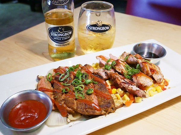 Chili's Grill & Bar 美式休閒餐廳 (大直店):Chili's Grill & Bar 美式休閒餐廳 / 大直店-台北中山區美式餐廳 適合家人、朋友聚餐的好地方 餐點選擇多 一塊分食最有趣 (愛評體驗券)