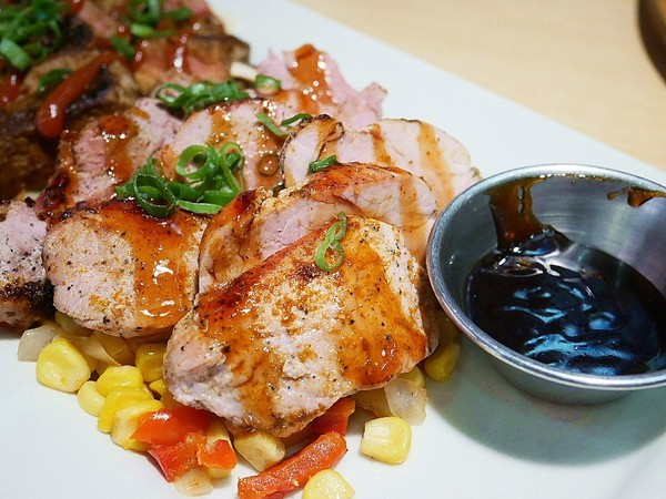 Chili's Grill & Bar 美式休閒餐廳 (大直店):Chili's Grill & Bar 美式休閒餐廳 / 大直店-台北中山區美式餐廳 適合家人、朋友聚餐的好地方 餐點選擇多 一塊分食最有趣 (愛評體驗券)