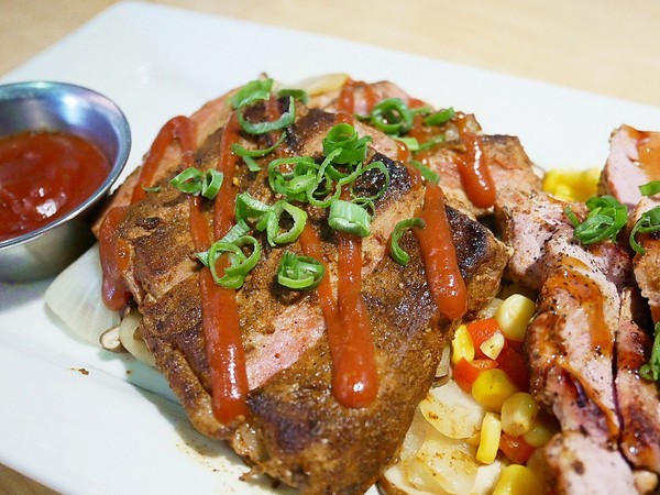 Chili's Grill & Bar 美式休閒餐廳 (大直店):Chili's Grill & Bar 美式休閒餐廳 / 大直店-台北中山區美式餐廳 適合家人、朋友聚餐的好地方 餐點選擇多 一塊分食最有趣 (愛評體驗券)