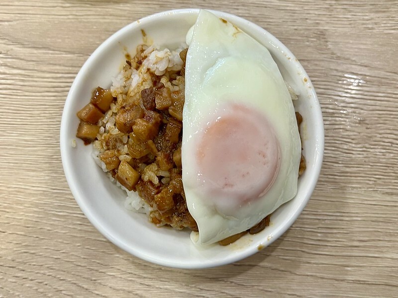 【台灣，高雄市，左營區】2022年高雄米其林必比登推介餐廳(Bib Gourmand)～弘記肉燥飯舖。（