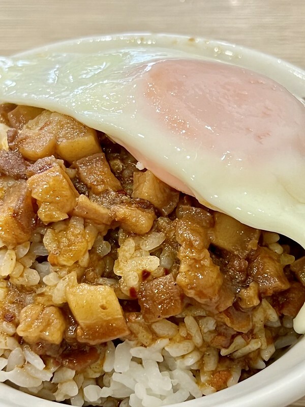 【台灣，高雄市，左營區】2022年高雄米其林必比登推介餐廳(Bib Gourmand)～弘記肉燥飯舖。（