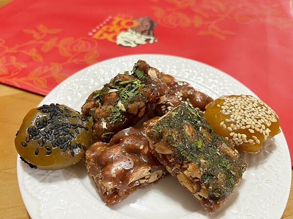 LINE_ALBUM_龍情花生糖_241129_4