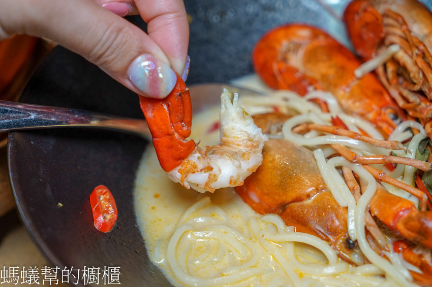 饗料理 | 員林南洋風味料理，每日限量20碗澳洲小龍蝦叻沙！超霸氣登場！不可錯過南洋叻沙美味~ - 螞蟻幫的櫥櫃