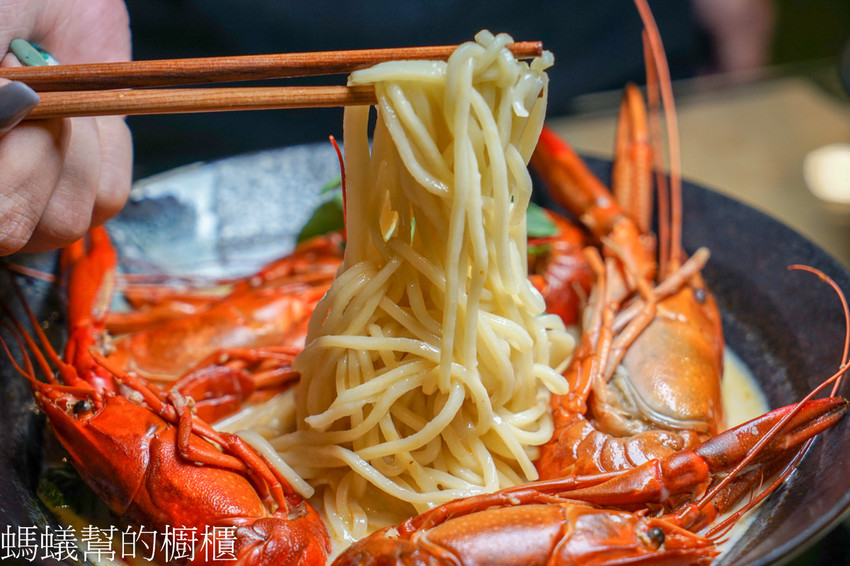 饗料理 | 員林南洋風味料理，每日限量20碗澳洲小龍蝦叻沙！超霸氣登場！不可錯過南洋叻沙美味~ - 螞蟻幫的櫥櫃