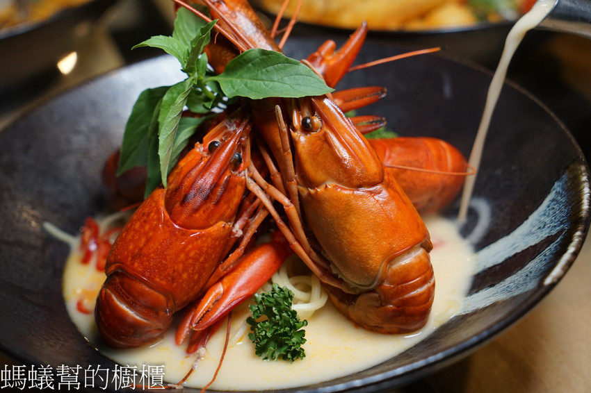 饗料理 | 員林南洋風味料理，每日限量20碗澳洲小龍蝦叻沙！超霸氣登場！不可錯過南洋叻沙美味~ - 螞蟻幫的櫥櫃