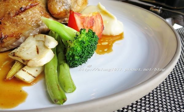 'etage15 steak house:'etage 15 STEAK HOUSE / 高雄MLD台鋁 / 中高價位牛排館