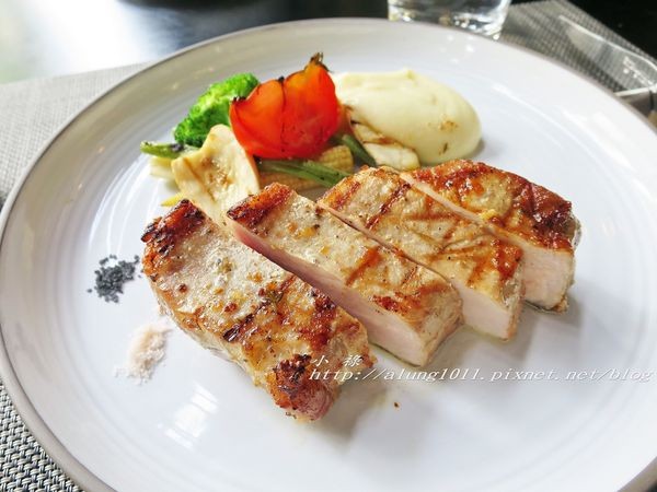 'etage15 steak house:'etage 15 STEAK HOUSE / 高雄MLD台鋁 / 中高價位牛排館