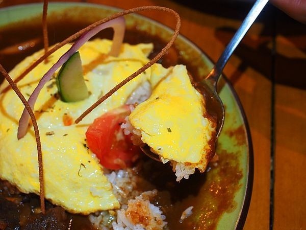 桃園中壢美食-食。光機  Food Machine-超溫馨的寵物友善餐廳，狗店長讓人流連忘返，餐點很好吃 (邀約) @民宿女王芽月-美食.旅遊.全台趴趴走