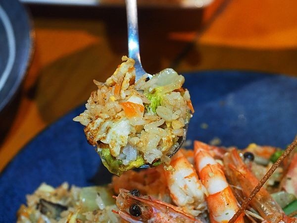 桃園中壢美食-食。光機  Food Machine-超溫馨的寵物友善餐廳，狗店長讓人流連忘返，餐點很好吃 (邀約) @民宿女王芽月-美食.旅遊.全台趴趴走