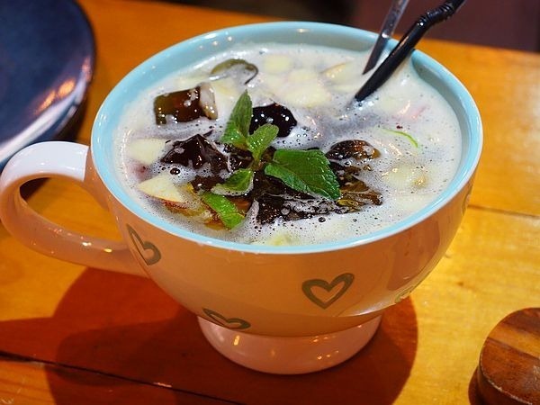 桃園中壢美食-食。光機  Food Machine-超溫馨的寵物友善餐廳，狗店長讓人流連忘返，餐點很好吃 (邀約) @民宿女王芽月-美食.旅遊.全台趴趴走