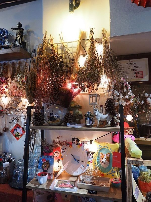 桃園中壢美食-食。光機  Food Machine-超溫馨的寵物友善餐廳，狗店長讓人流連忘返，餐點很好吃 (邀約) @民宿女王芽月-美食.旅遊.全台趴趴走