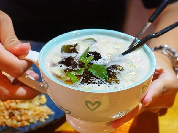 桃園中壢美食-食。光機  Food Machine-超溫馨的寵物友善餐廳，狗店長讓人流連忘返，餐點很好吃 (邀約) @民宿女王芽月-美食.旅遊.全台趴趴走