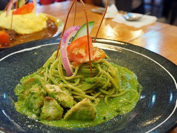 桃園中壢美食-食。光機  Food Machine-超溫馨的寵物友善餐廳，狗店長讓人流連忘返，餐點很好吃 (邀約) @民宿女王芽月-美食.旅遊.全台趴趴走