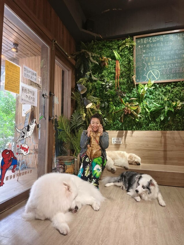 【桃園.中壢】帶貓貓去三峽雲森瀑布散步去+食光機餐廳。現做義式料理。內有超多大型狗狗。用餐中場休息可以與全部狗狗合影。可攜帶寵物但不能落地 - 南洋峇里女子SPA館