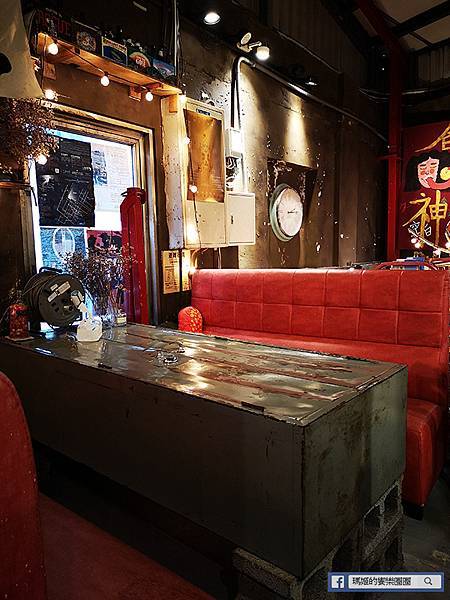 基隆咖啡廳金派甜點讓保險櫃變餐桌!復古老宅品千層,創意甜點與簡餐