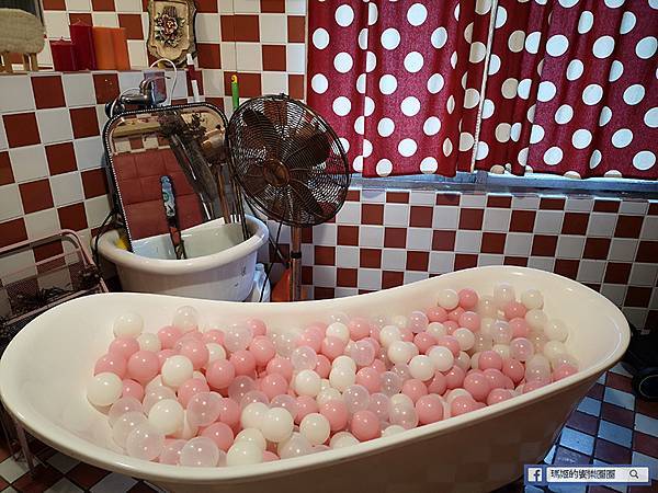 基隆咖啡廳金派甜點讓保險櫃變餐桌!復古老宅品千層,創意甜點與簡餐