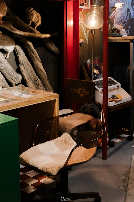 基隆仁愛｜金派甜點-空間裡藏滿了寶藏，一份浮誇千層捨不得完食 - 大妹吃太飽