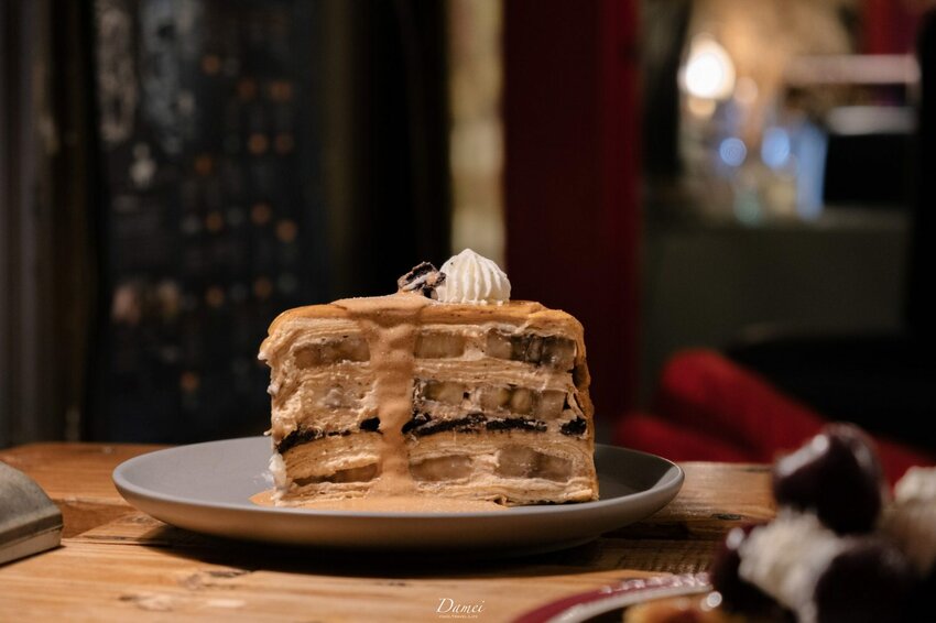 基隆仁愛｜金派甜點-空間裡藏滿了寶藏，一份浮誇千層捨不得完食 - 大妹吃太飽