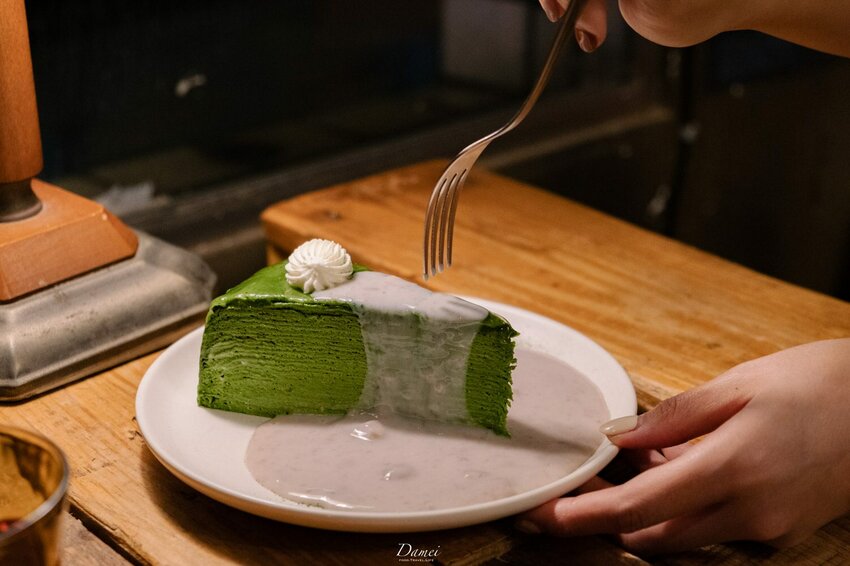 基隆仁愛｜金派甜點-空間裡藏滿了寶藏，一份浮誇千層捨不得完食 - 大妹吃太飽