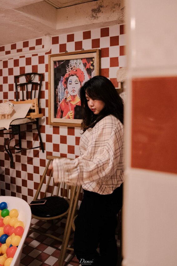 基隆仁愛｜金派甜點-空間裡藏滿了寶藏，一份浮誇千層捨不得完食 - 大妹吃太飽