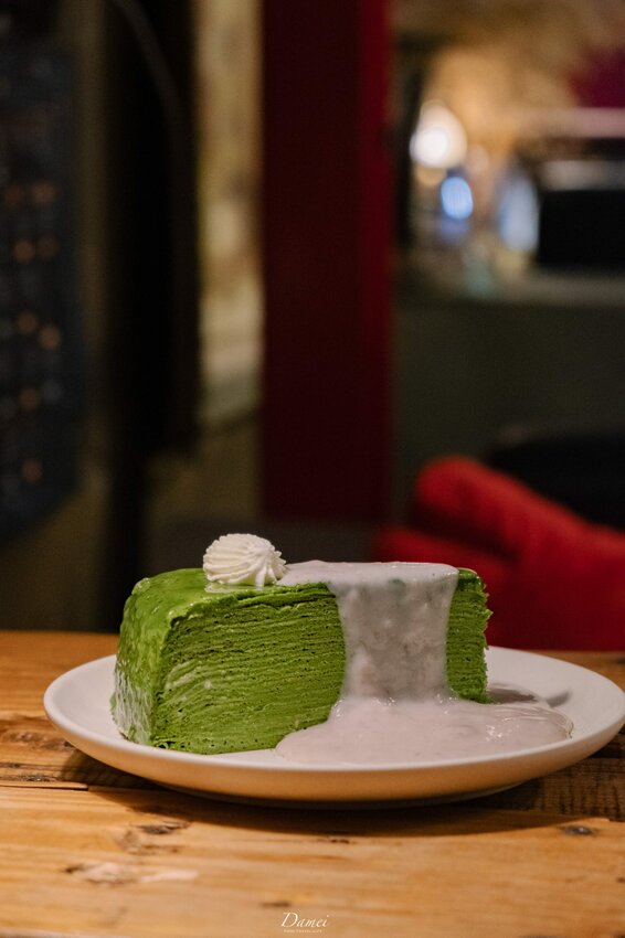 基隆仁愛｜金派甜點-空間裡藏滿了寶藏，一份浮誇千層捨不得完食 - 大妹吃太飽