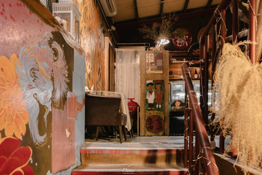 基隆仁愛｜金派甜點-空間裡藏滿了寶藏，一份浮誇千層捨不得完食 - 大妹吃太飽