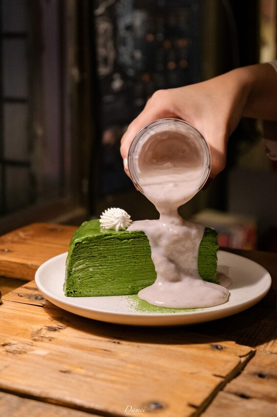 基隆仁愛｜金派甜點-空間裡藏滿了寶藏，一份浮誇千層捨不得完食 - 大妹吃太飽