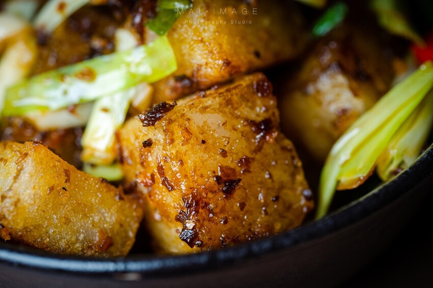 台北酒吧推薦|2023最新酒單!內行人才打得開的密室書櫃『Book ing bar東區』床前故事系列調酒值得一試。酒