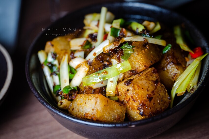 台北酒吧推薦|2023最新酒單!內行人才打得開的密室書櫃『Book ing bar東區』床前故事系列調酒值得一試。酒