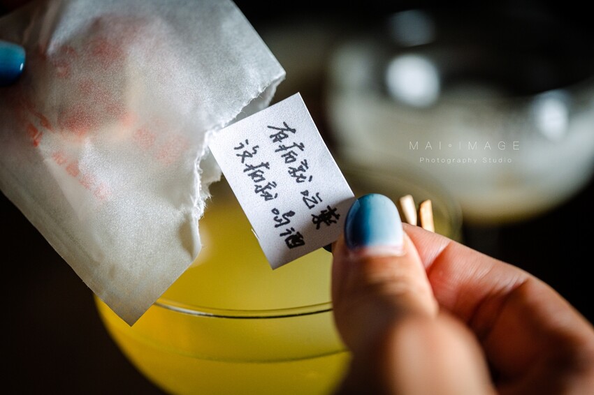 台北酒吧推薦|2023最新酒單!內行人才打得開的密室書櫃『Book ing bar東區』床前故事系列調酒值得一試。酒