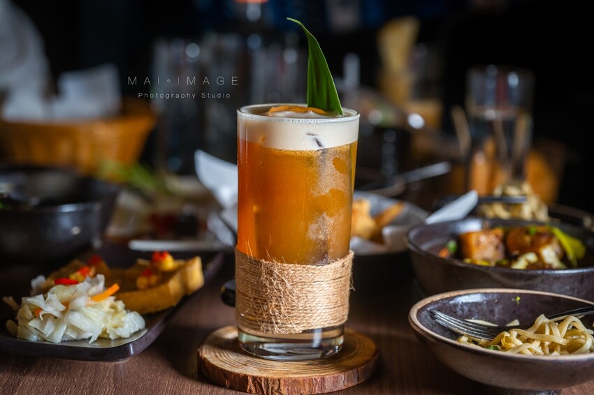 台北酒吧推薦|2023最新酒單!內行人才打得開的密室書櫃『Book ing bar東區』床前故事系列調酒值得一試。酒