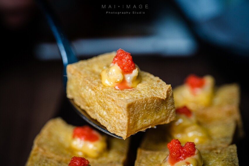 台北酒吧推薦|2023最新酒單!內行人才打得開的密室書櫃『Book ing bar東區』床前故事系列調酒值得一試。酒