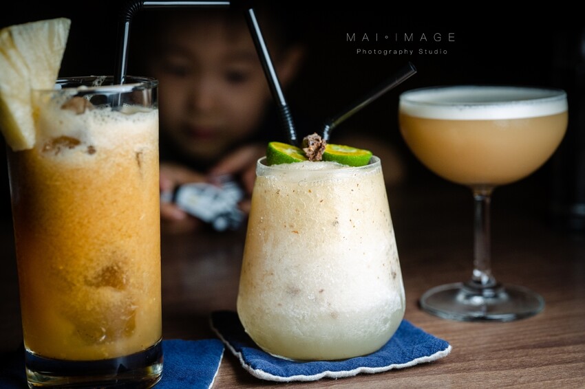 台北酒吧推薦|2023最新酒單!內行人才打得開的密室書櫃『Book ing bar東區』床前故事系列調酒值得一試。酒