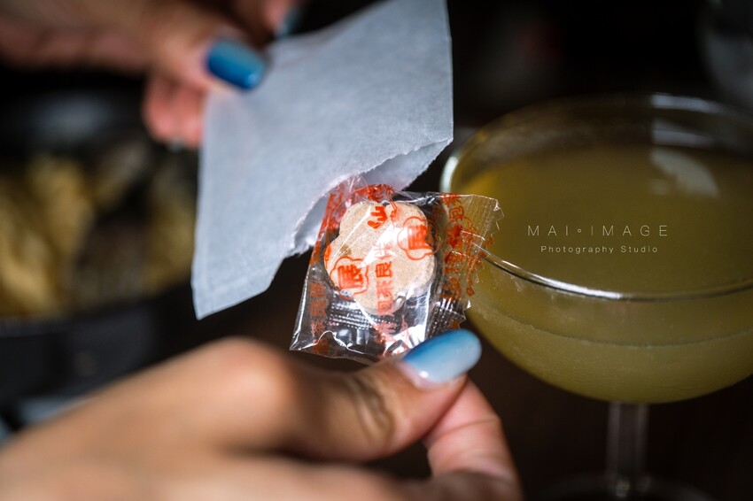 台北酒吧推薦|2023最新酒單!內行人才打得開的密室書櫃『Book ing bar東區』床前故事系列調酒值得一試。酒