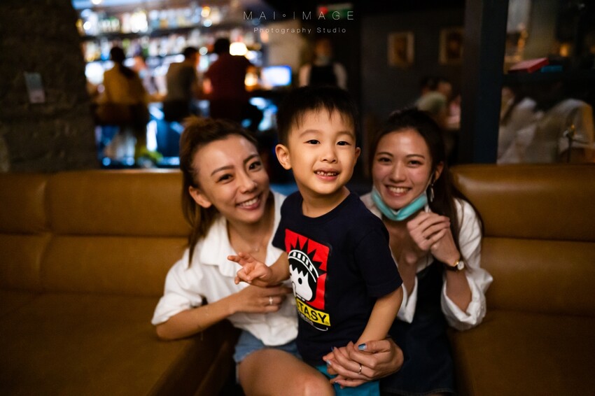 台北酒吧推薦|2023最新酒單!內行人才打得開的密室書櫃『Book ing bar東區』床前故事系列調酒值得一試。酒