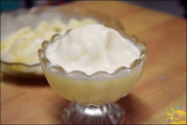 半天水事業有限公司:【椰子汁食譜】三分鐘上菜。夏日消暑美味零失敗懶人料理輕鬆完成。半天水事業100%鮮剖