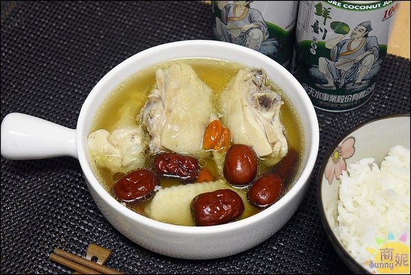 半天水事業有限公司:【椰子汁食譜】三分鐘上菜。夏日消暑美味零失敗懶人料理輕鬆完成。半天水事業100%鮮剖