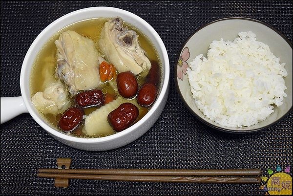 半天水事業有限公司:【椰子汁食譜】三分鐘上菜。夏日消暑美味零失敗懶人料理輕鬆完成。半天水事業100%鮮剖